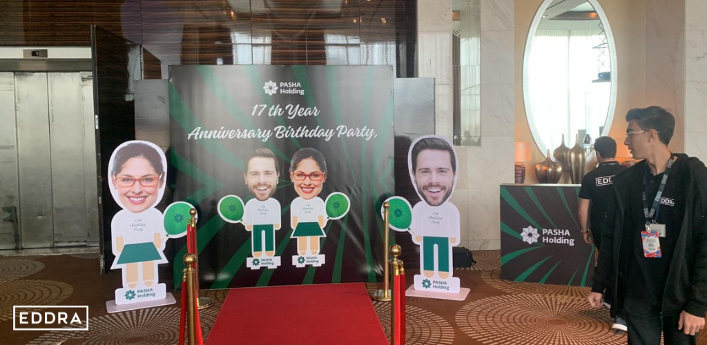 Bobble Heads / Pasha Holding